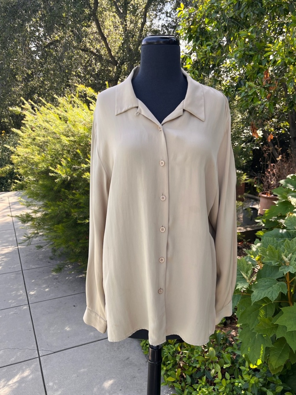 Chaus button-down blouse with convertible collar - size L
